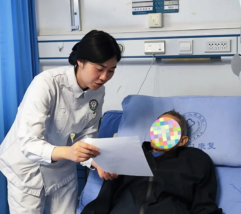 【白衣风采】5?12特辑 蒋超君 努力做高质量护理服务的表率3.jpg