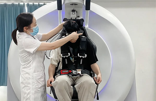 绝绝子！坐上神奇“转转椅”，轻松治愈眩晕——江医引进江油首台眩晕治疗仪