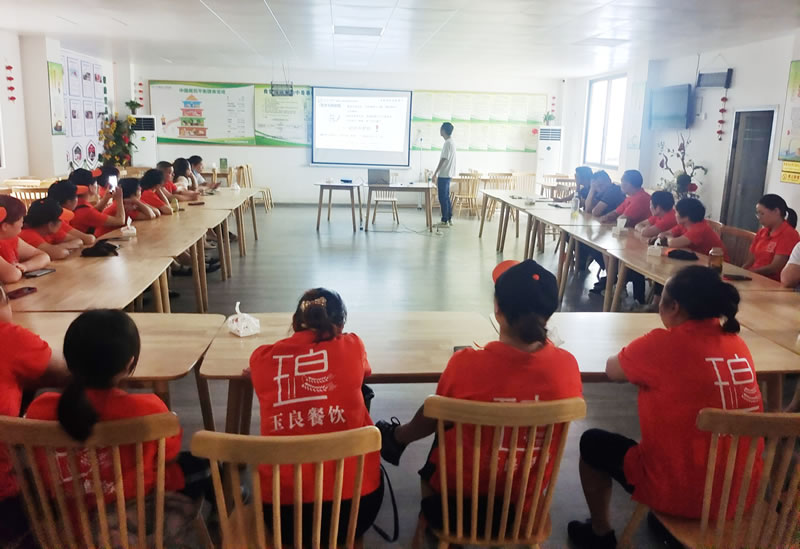 江油市人民医院开展食堂食品安全宣传周活动2.jpg