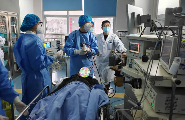 厉害了！七旬老人气道内长恶性肿瘤，医生用上这招，不用开刀精准“拆弹”……