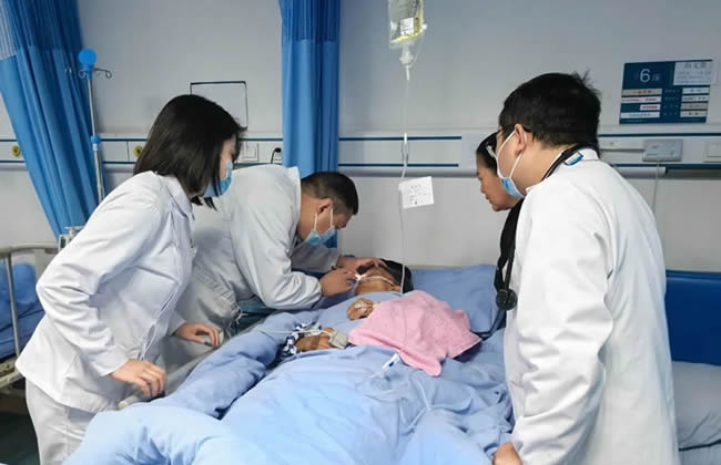 致敬英雄，这次由我们来守护您——江医神经内科全力治疗及慰问抗美援朝与边疆建设老兵